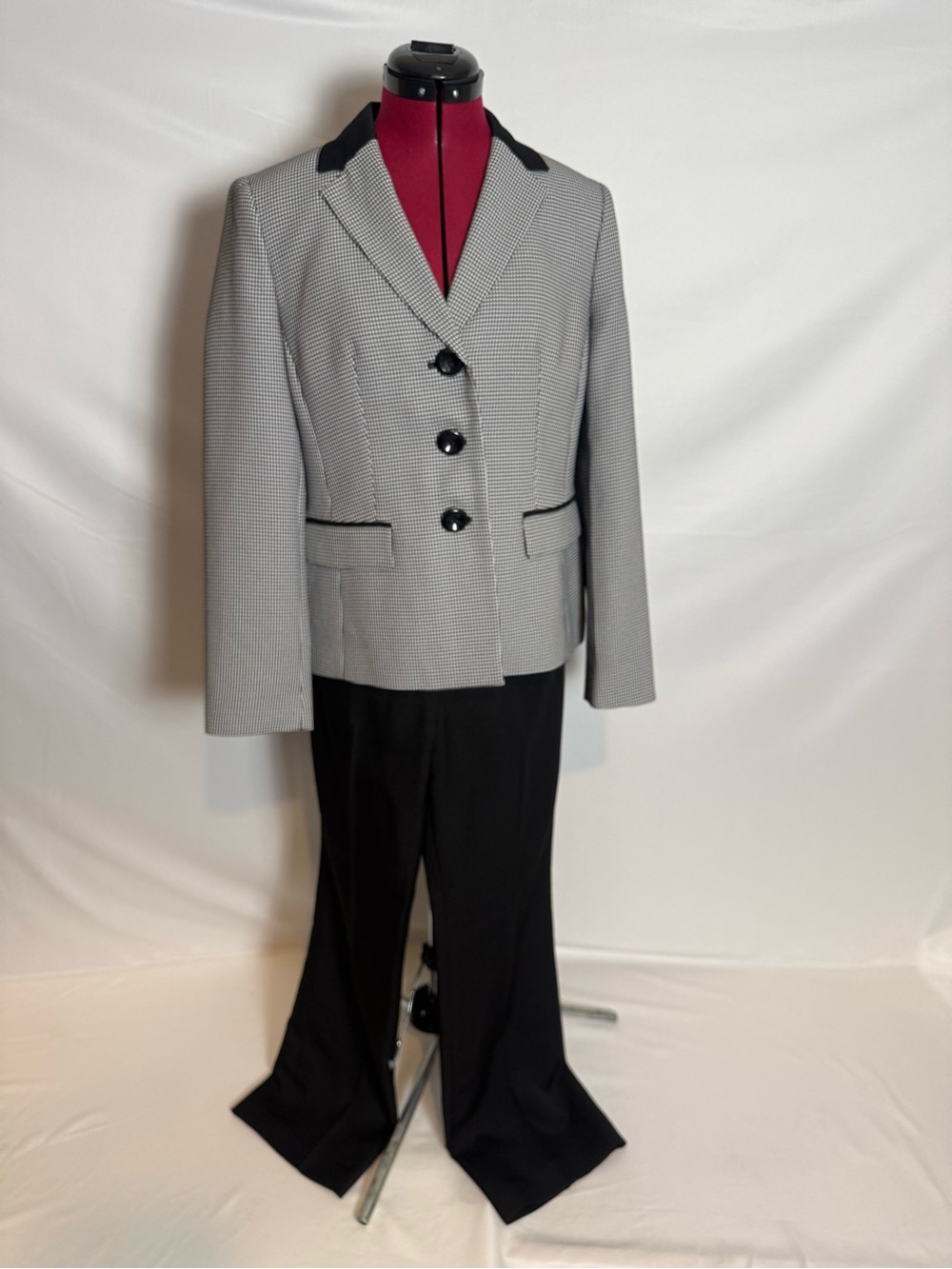 NWT Le Suit Pantsuit Size 8P Black & White Houndstooth 2-Piece Set Blazer & Pant